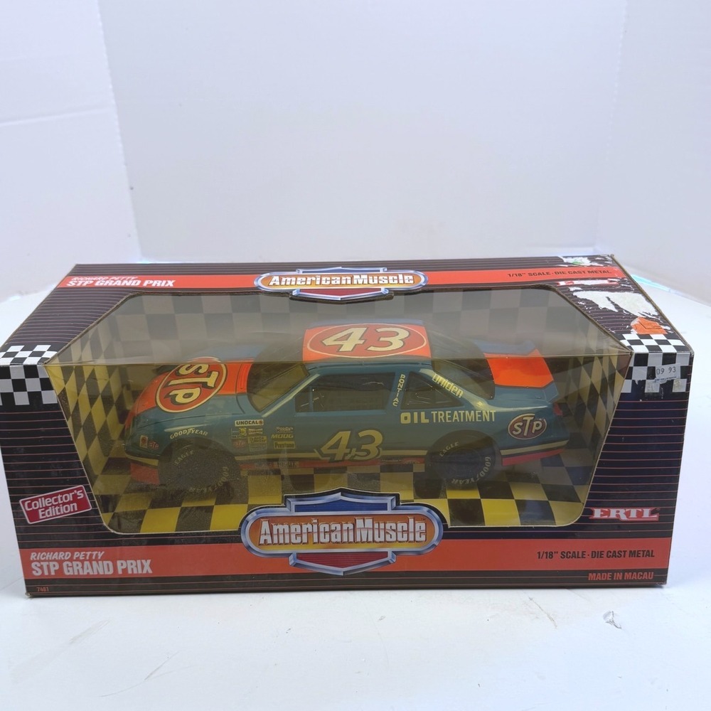 ERTL American Muscle Richard Petty STP Grand Prix 1/18 Diecast Car 7461 NASCAR